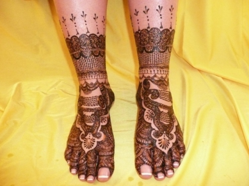 Visos kojos padengtos Radžastano Mehandi dizaino