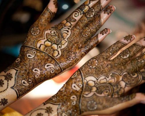 Kampiniai šešėliai Radžastano Mehndi modeliai