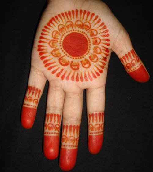 Paprasti spalvoti apvalūs „Mehndi“ dizainai rankoms