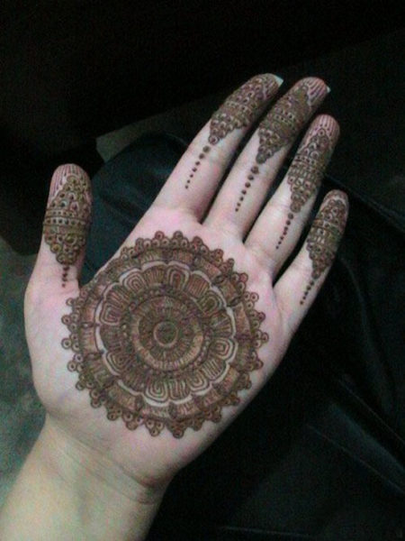 Ayrıntılı Daire Mehndi Tasarımları