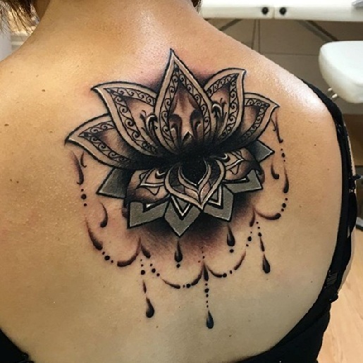 Lotus ile Çember Mehndi Tasarımı