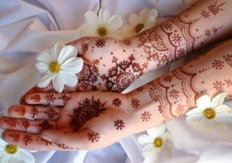 Retkarčiais gėlių Mehndi modelis