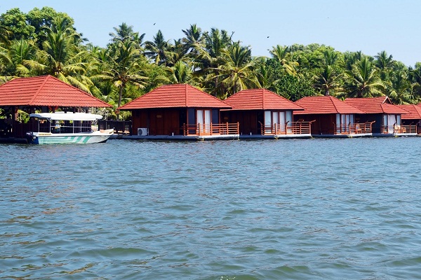 Poovar Adası, Kerala