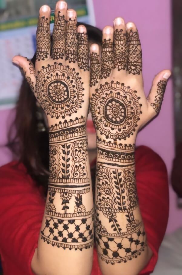 „Eloberate Back Hand Mehendi“ dizainas