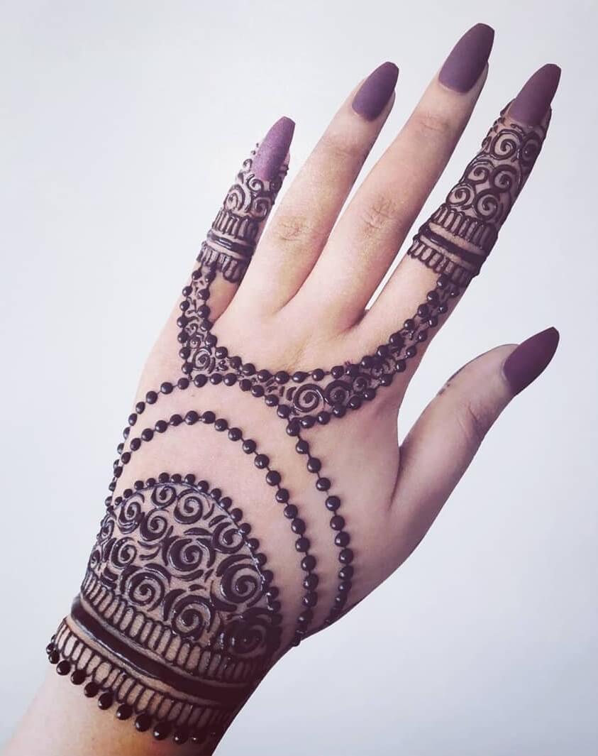 Modern Arka El Mehndi Tasarımı