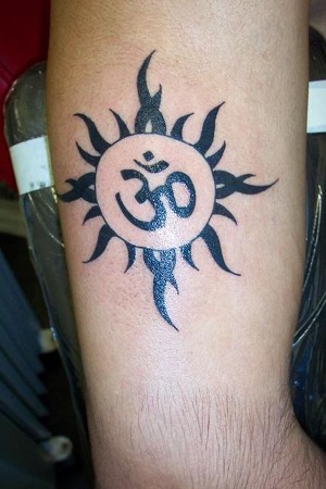 „Sun Om Tattoo“ dizainas