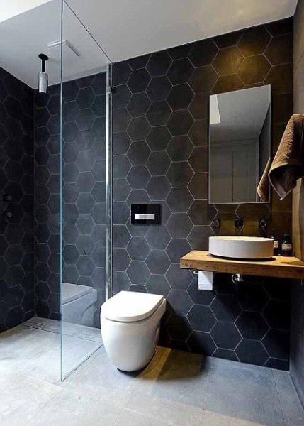 Vonios kambarys su juodomis plytelėmis