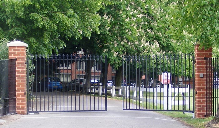 Mokyklos vartų dizainas