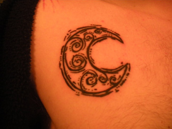 Zodiako pusmėnulio tatuiruotė vyrams