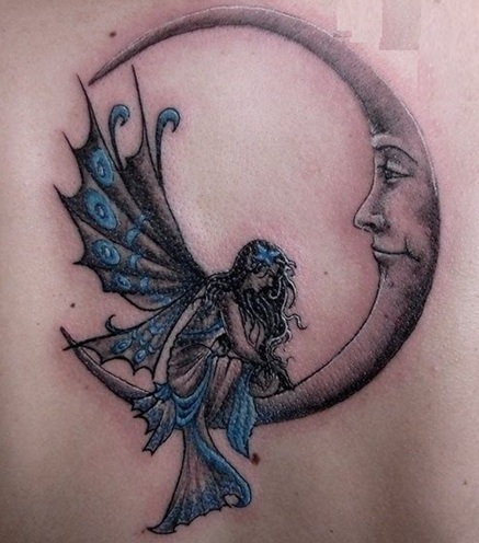 Klasikinis mėnulio tatuiruotės dizainas su angelu