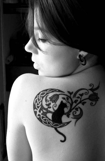 Keltų mėnulio tatuiruočių dizainas moterims