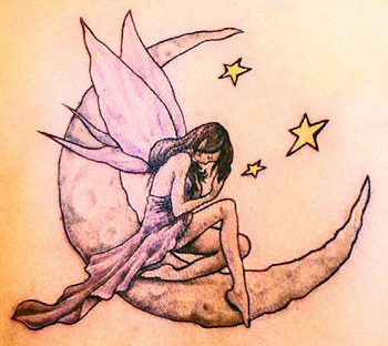 Mėnulio fėjos tatuiruotės dizainas su žvaigždėmis