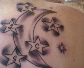 Mėnulio ir žvaigždės tatuiruotės dizainas mergaitėms
