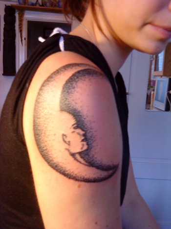 Rankų mėnulio tatuiruotės moterims