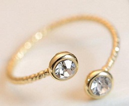 Geriausias aukso žiedo dizainas Reguliuojamas auksinis žiedas su akmenimis