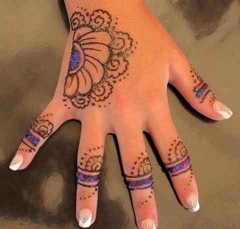 „Glitter Mehndi“ dizainas vaikams