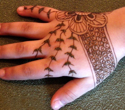 stilingas mehndi vaikams