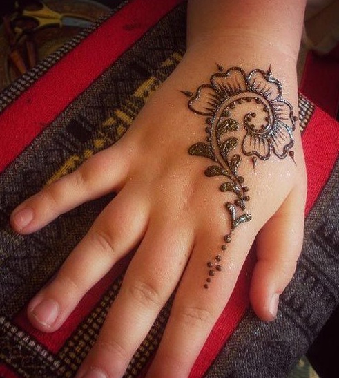 Mielas ir mažas henna dizainas vaikams