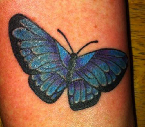 Dvi tonuotos suprojektuotos drugelio tatuiruotės
