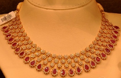 „Diamond Ruby Chokers“