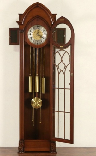 Gotikinio stiliaus senelio laikrodis