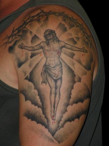 Debesų kryžiaus tatuiruotės dizainas