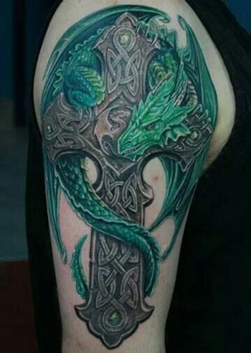 Žaliasis drakonas su kryžminio tatuiruotės dizainu
