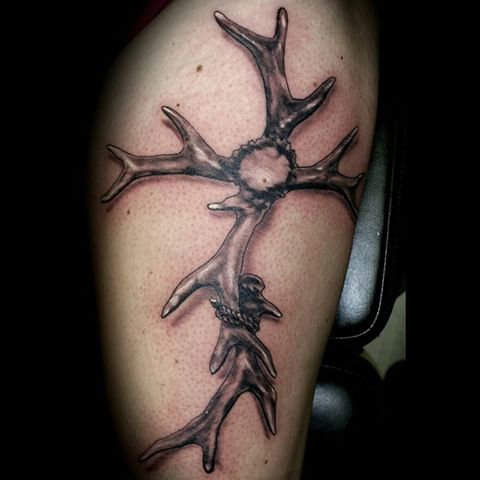 Elnių rago kryžiaus tatuiruotės dizainas