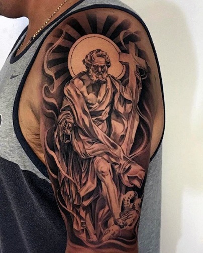 Jėzus su kryžiaus tatuiruote