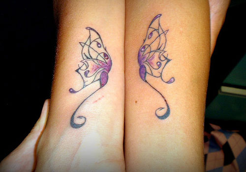 Atitinkanti drugelių moterų geriausia draugo tatuiruotė