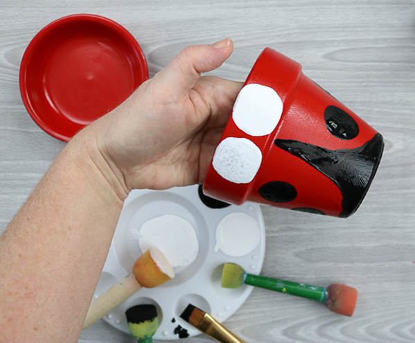 „Ladybug Clay Pot Craft“