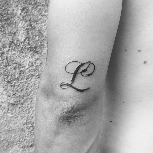 L raidės tatuiruotės šriftai