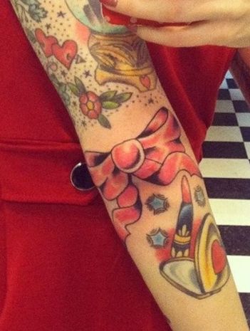 Merginų objektų rankos tatuiruotės dizainas