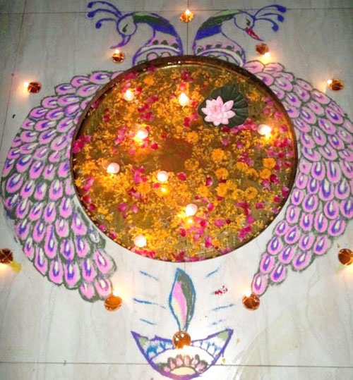 Diwali Festivali için Peacock Rangoli Tasarımı