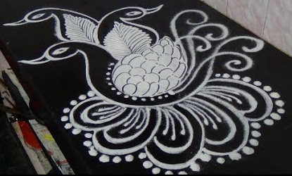 Siyah Beyaz Tavus Kuşu Rangoli