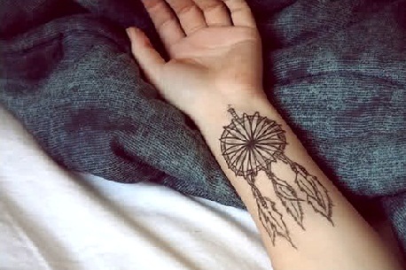 gėlių svajonių gaudytojo tatuiruotė