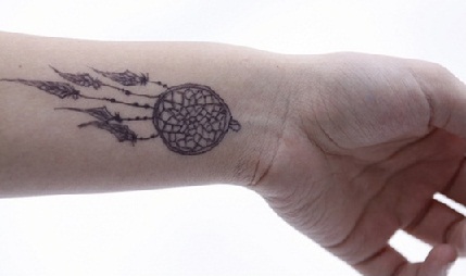 „Dreamcatcher“ tatuiruotės ant riešo 2