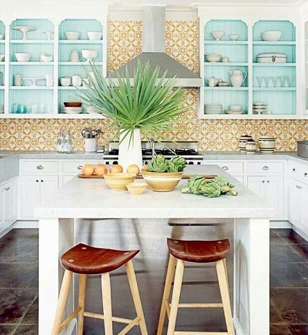 Maroko atviros spintelės virtuvės dizainas