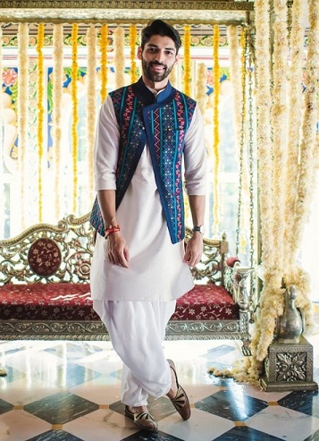 Koti İşlemeli Beyaz Kurta Pijama Takımı