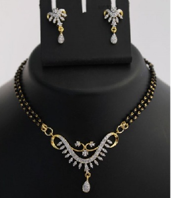 Mangalsutros scenografija