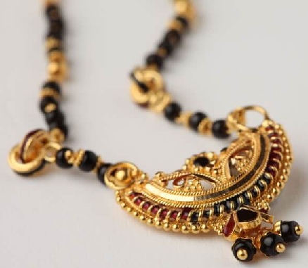Siyah ve Altın Mangalsutra