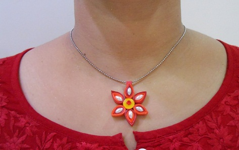 popieriaus-quilling-juvelyrikos-dizaino-raudonos spalvos-popieriaus-quilled-pakabukas