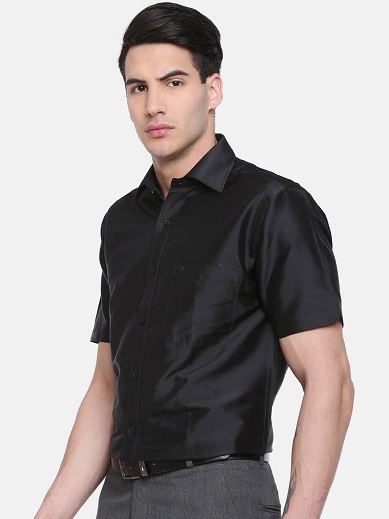 Paprasti juodi šilko vyriški marškinėliai