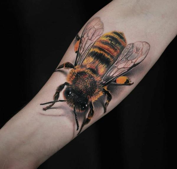 Τρισδιάστατο τατουάζ αντιβράχιο μέλισσα