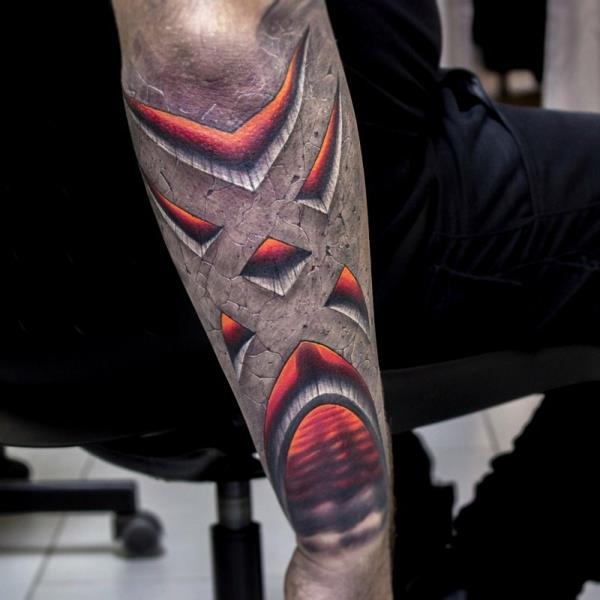 Τρισδιάστατο τατουάζ άνδρας αντιβράχιο σκαλισμένα μοτίβα