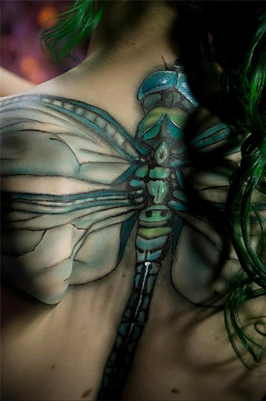 Τρισδιάστατα τατουάζ όλα πίσω πολύχρωμη λιβελούλα