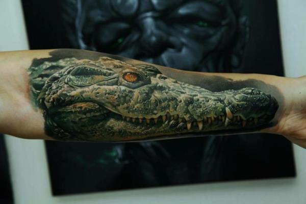 Τρισδιάστατα τατουάζ στο εσωτερικό του κροκόδειλου