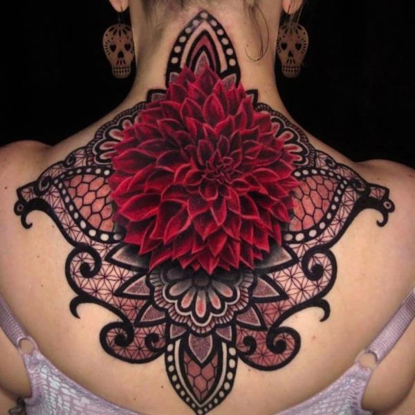 Τρισδιάστατα τατουάζ πίσω λαιμός γυναίκες ντάλια