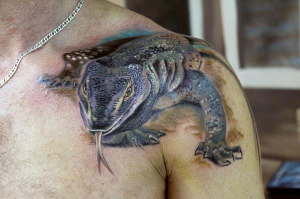 Τρισδιάστατα τατουάζ ιγκουάνα ώμων