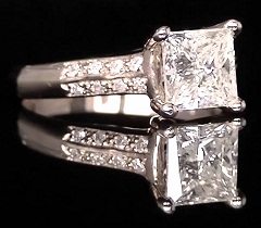 Princesės kirpimo deimantiniai vestuviniai žiedai